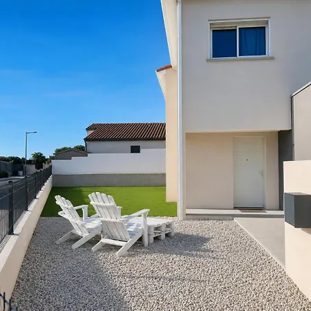 4 Pieces Villa *